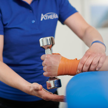 Physiotherapie-Behandlung in der ATHERA-Praxis