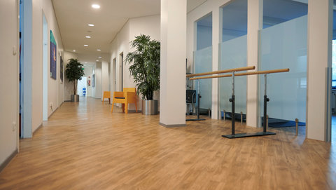 Räume der ATHERA Physiotherapie in Krefeld, am Badezentrum 