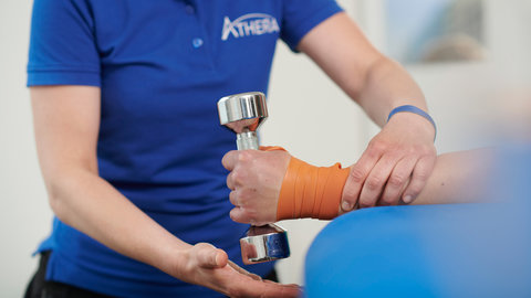 Physiotherapie-Behandlung in der Athera-Praxis