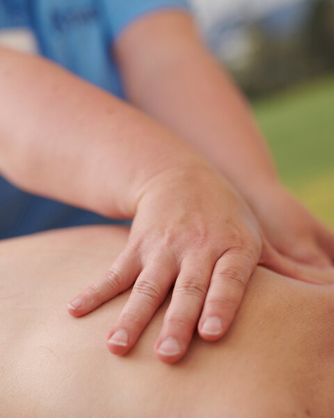 Behandlung in der ATHERA Physiotherapie 