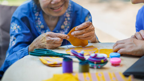 Mit ERgotherapie wieder in den Alltag zurück. ATHERA Vorsfelde in Wolfsburg zeigt Übungen.