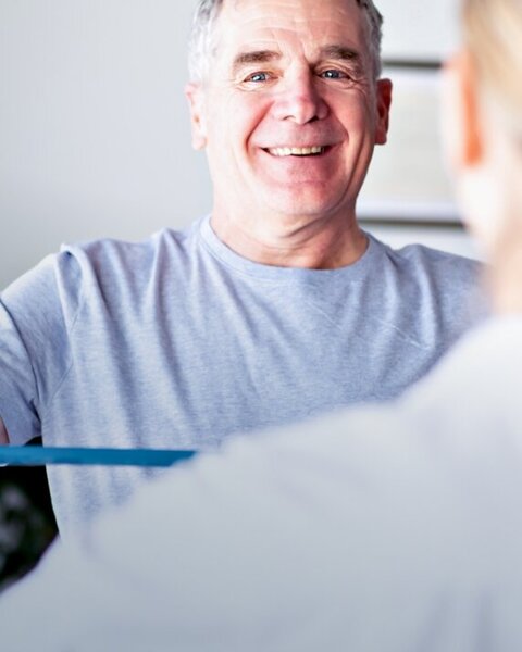 Behandlung in der ATHERA Physiotherapie in Esslingen